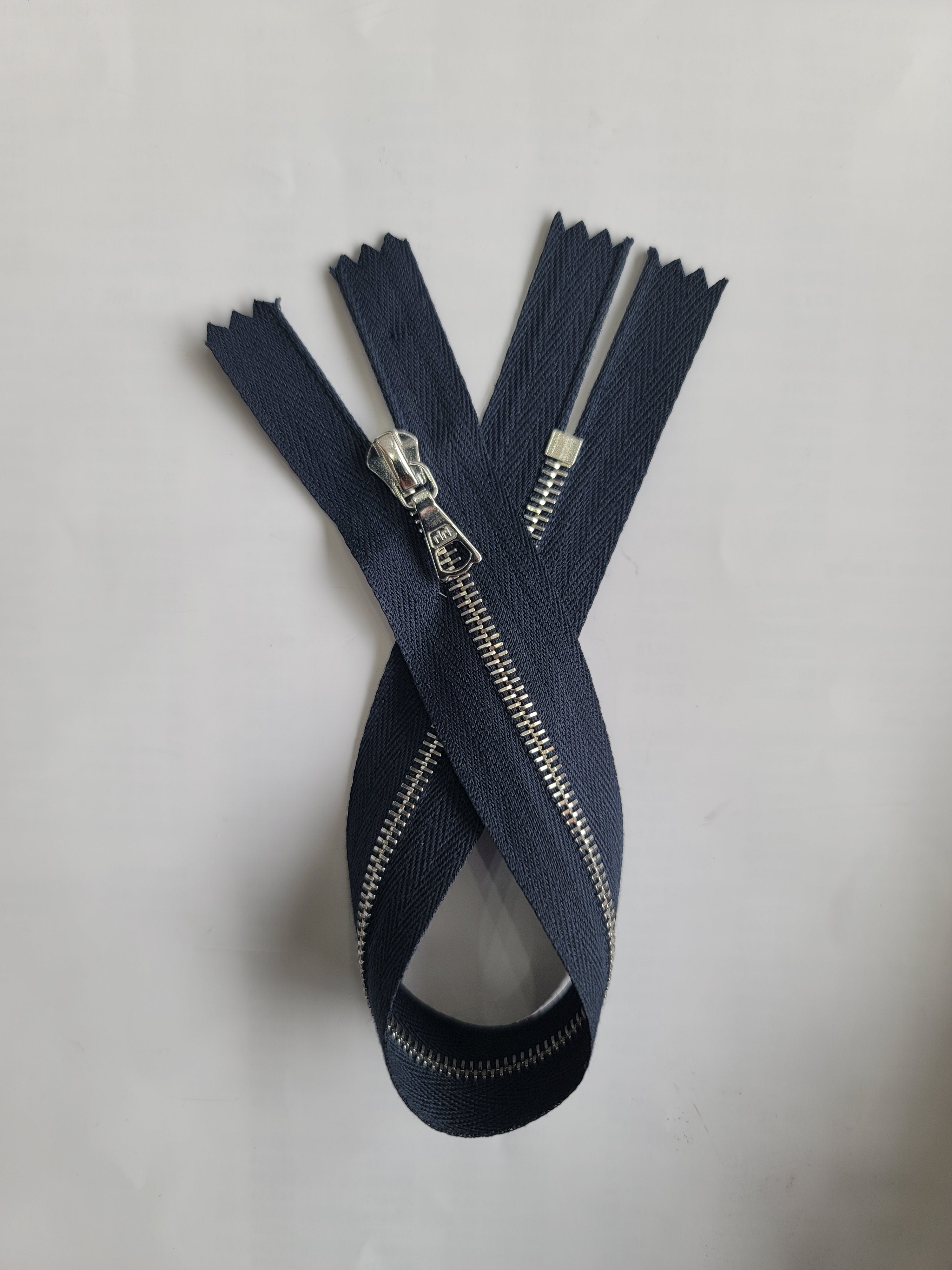 RIRI Silver Metal Closed End Zip – 24cm Navy and Black Fastener
