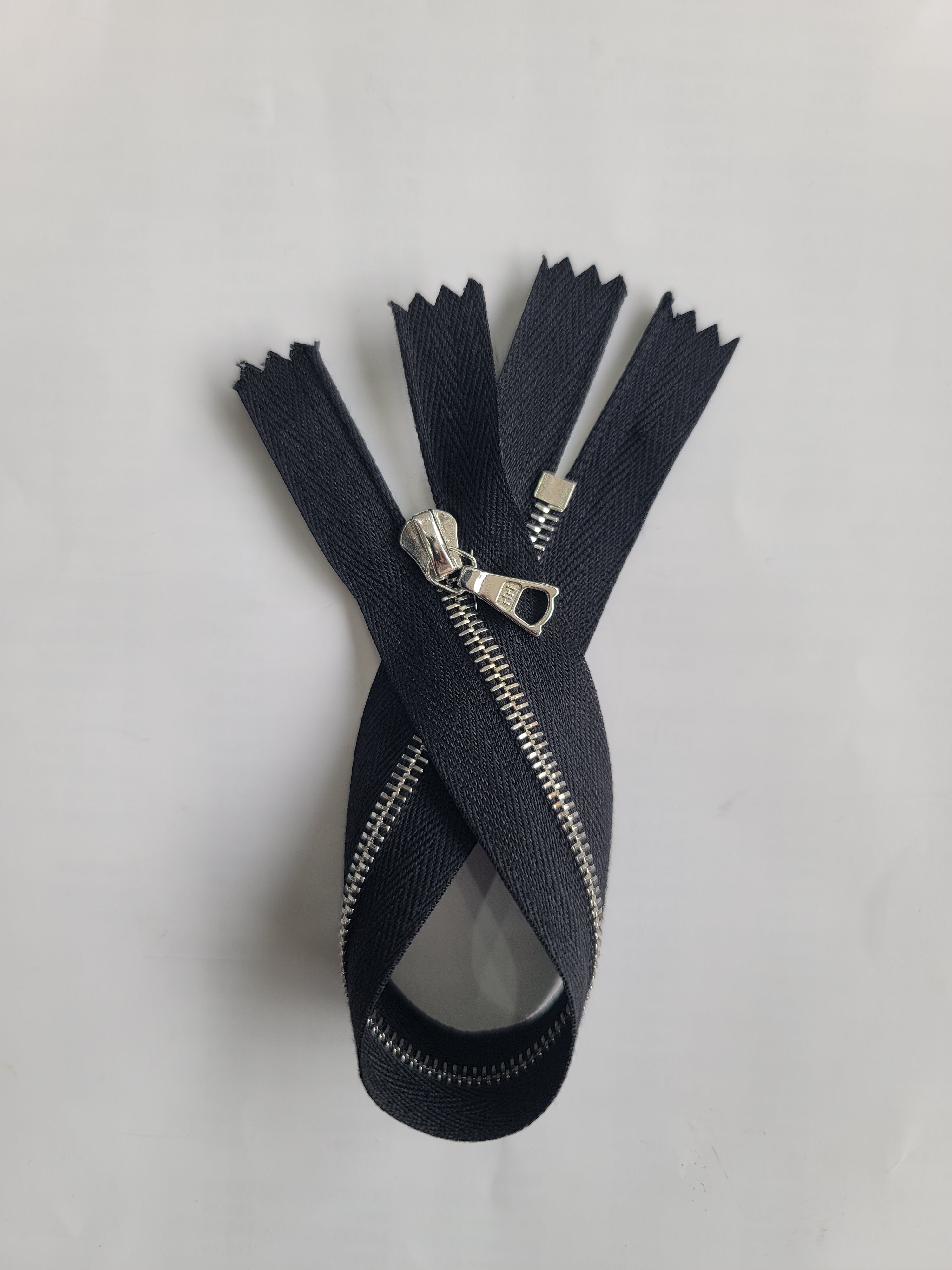 RIRI Metal Closed End Zip – Black Color, 20cm M4 Fastener