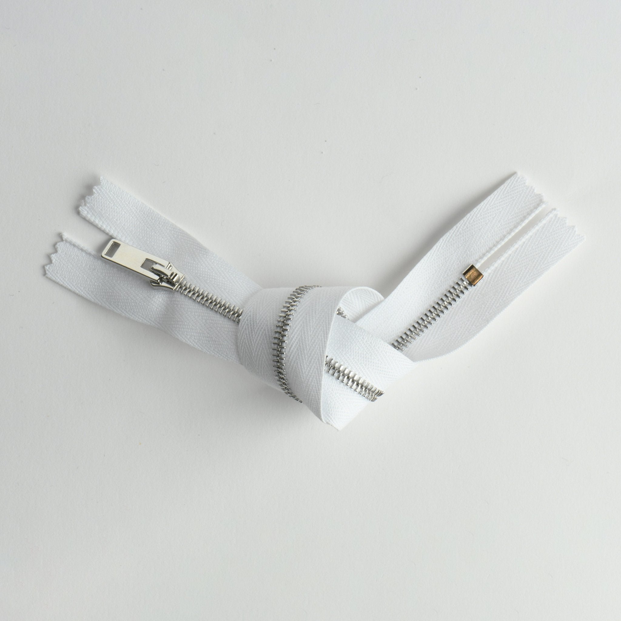 RIRI silver metal, M4, 3T, 24cm closed end zip - Galedi Pins