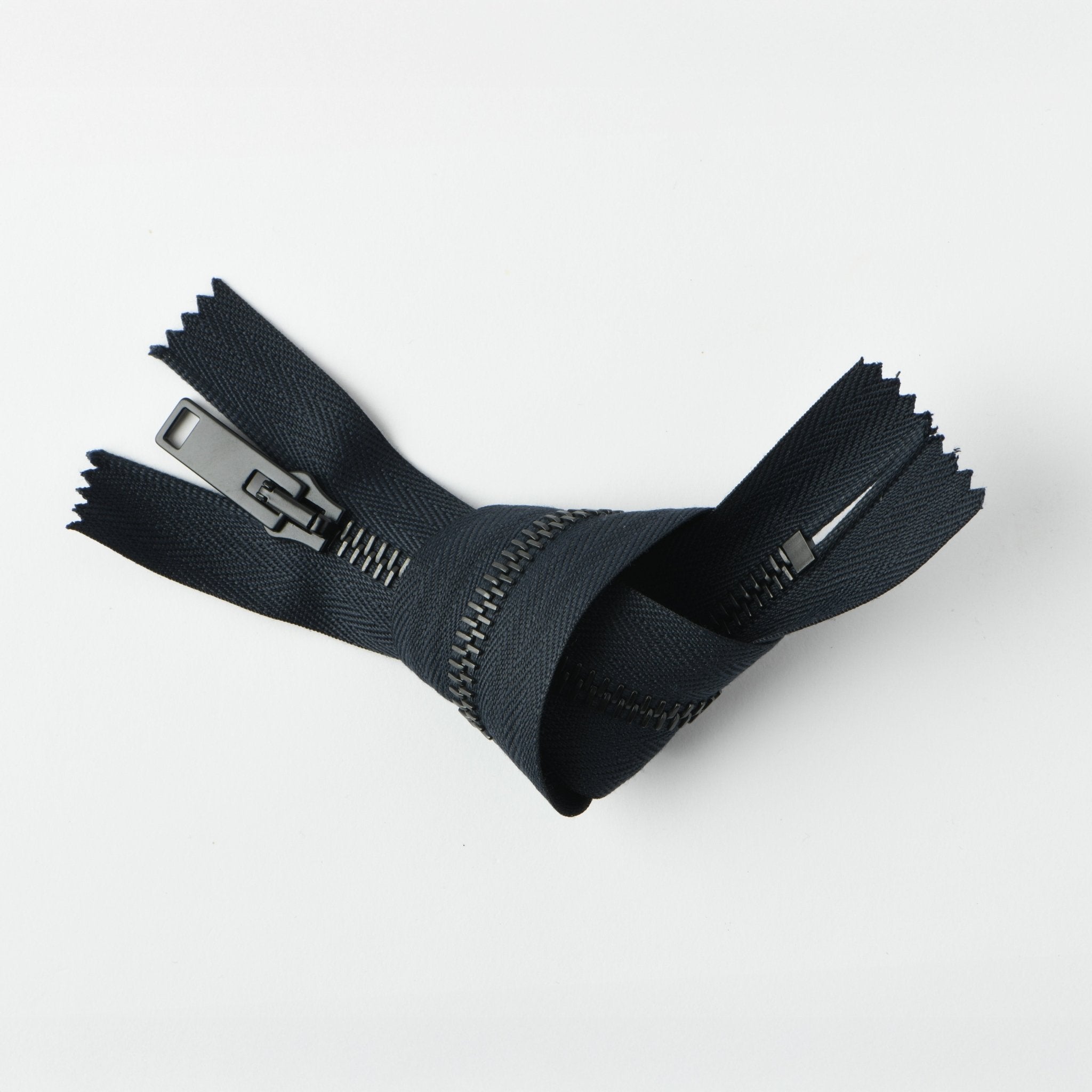 RIRI Black Metal, M6, 3T, 24cm, Closed end zip - Galedi Pins