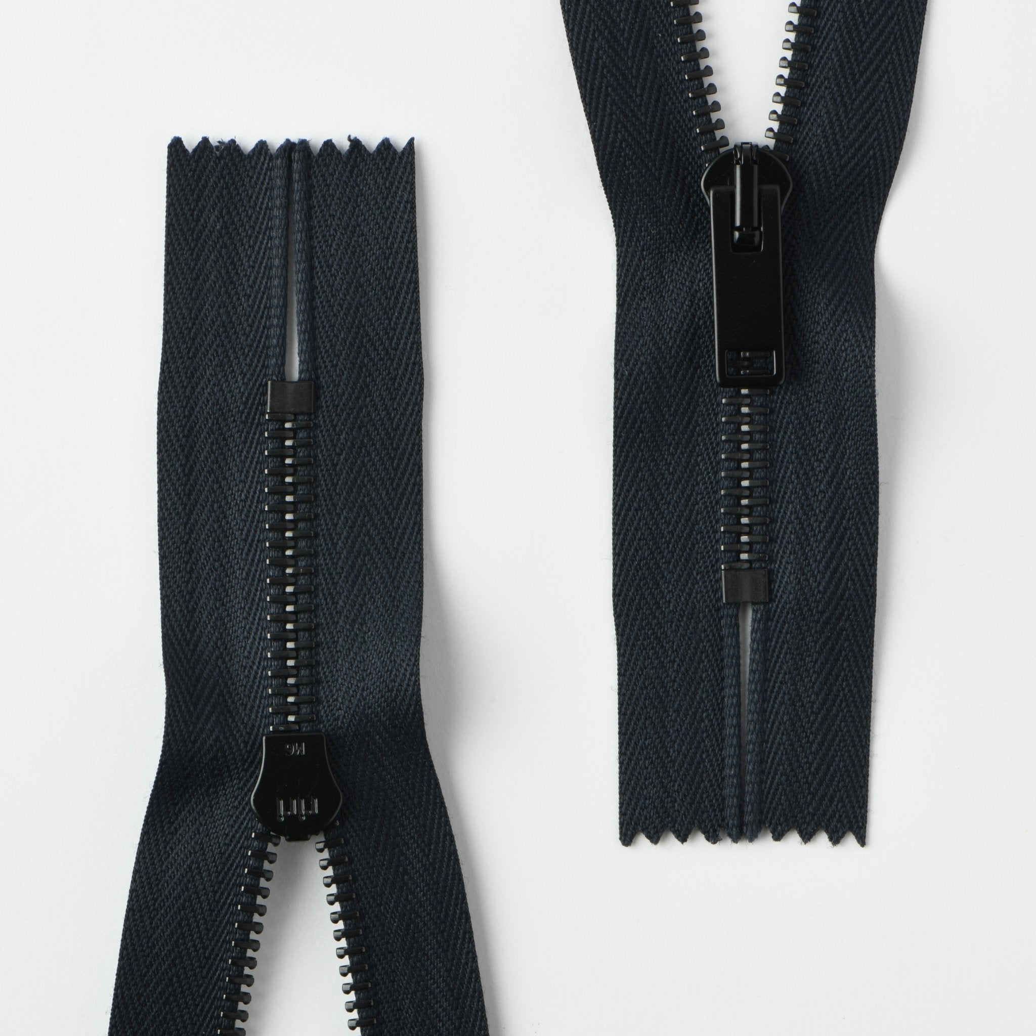 RIRI Black Metal, M6, 3T, 24cm, Closed end zip - Galedi Pins