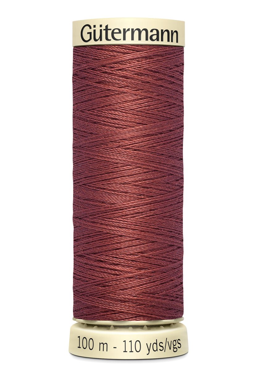 Gütermann Sew-All thread, 100m spool, maroon color.