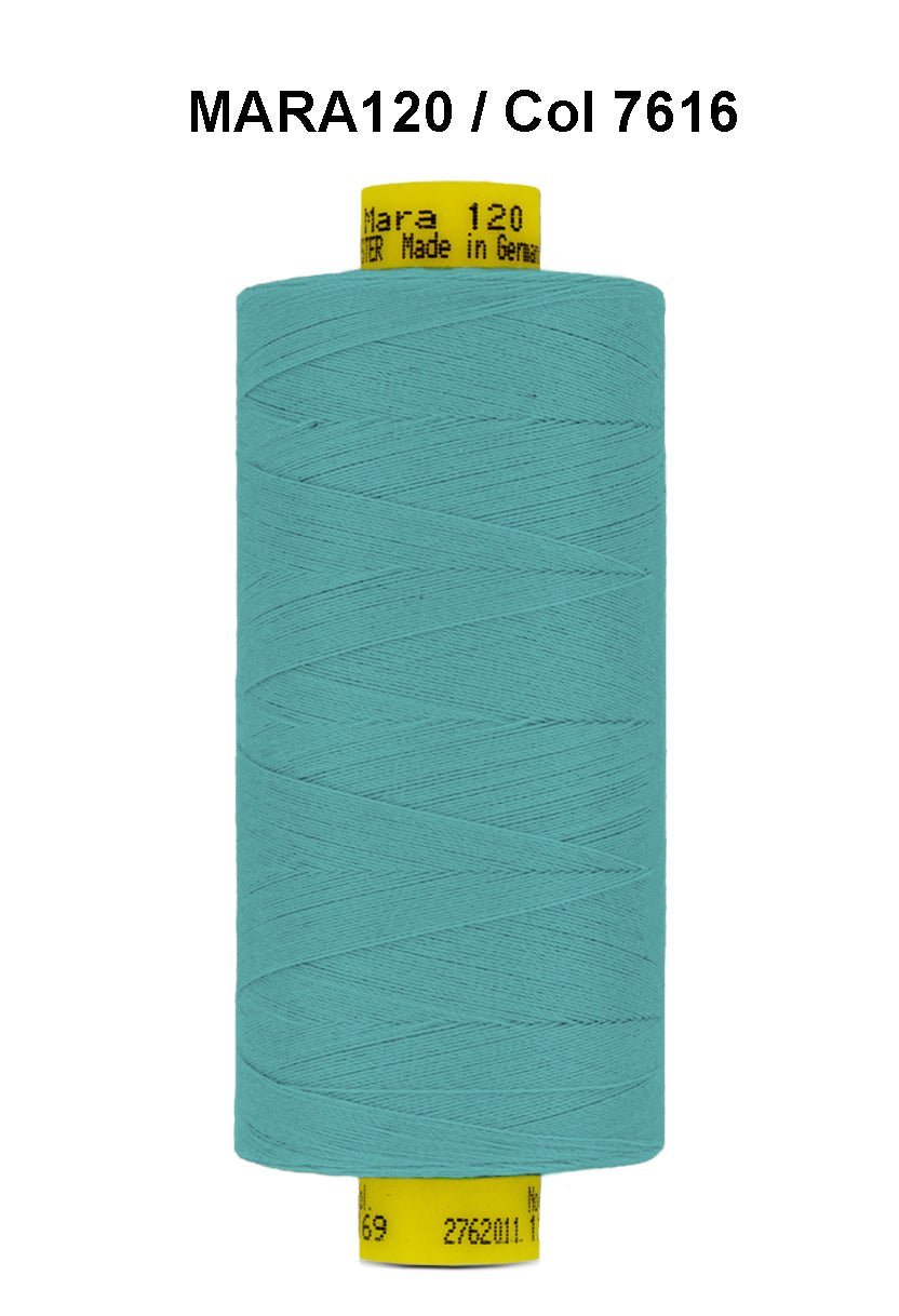 Teal Mara 120 polyester thread on a spool with German text.