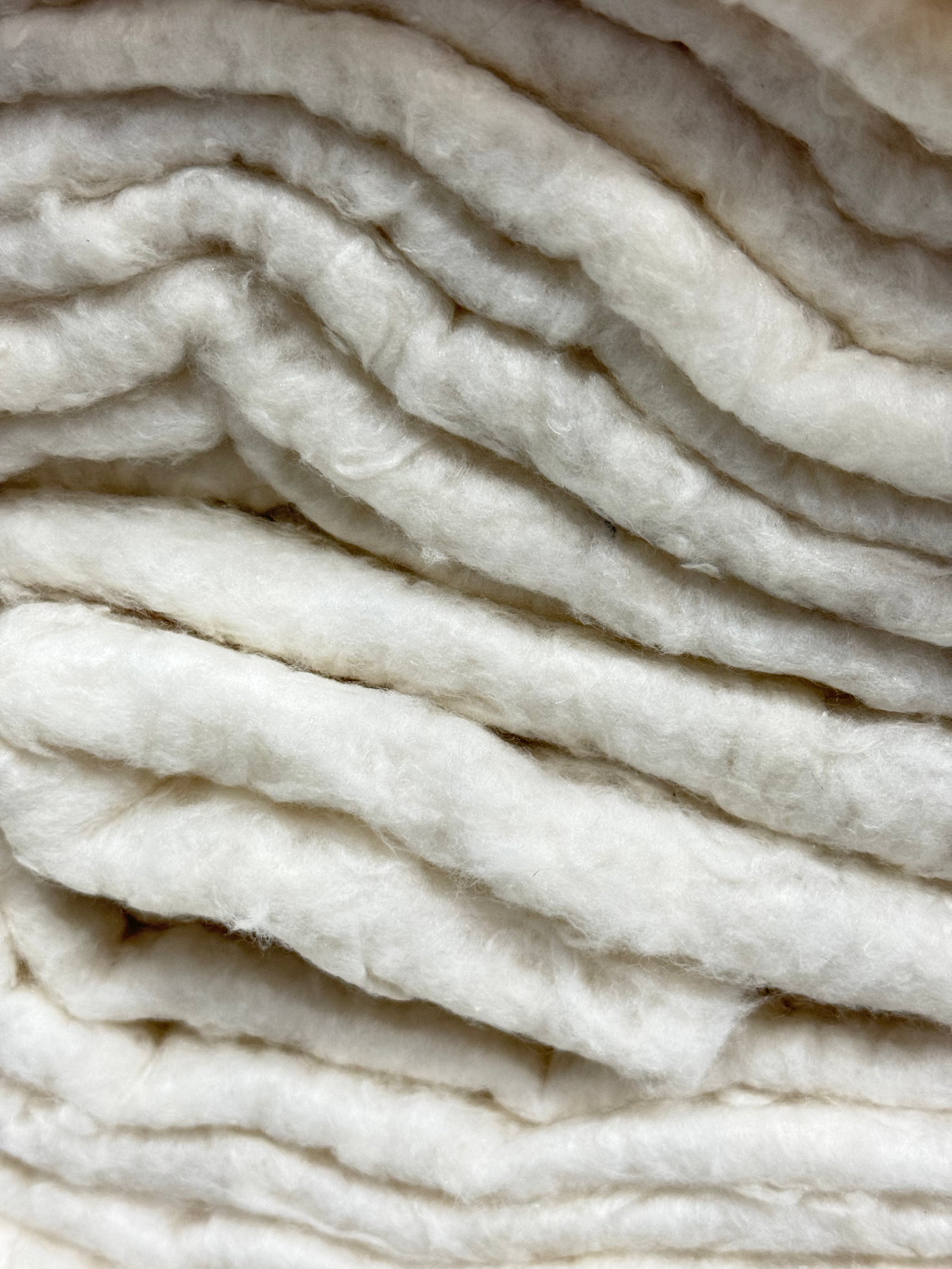 Galedi Pins wool wadding is a natural, pure fabric sold by the meter.