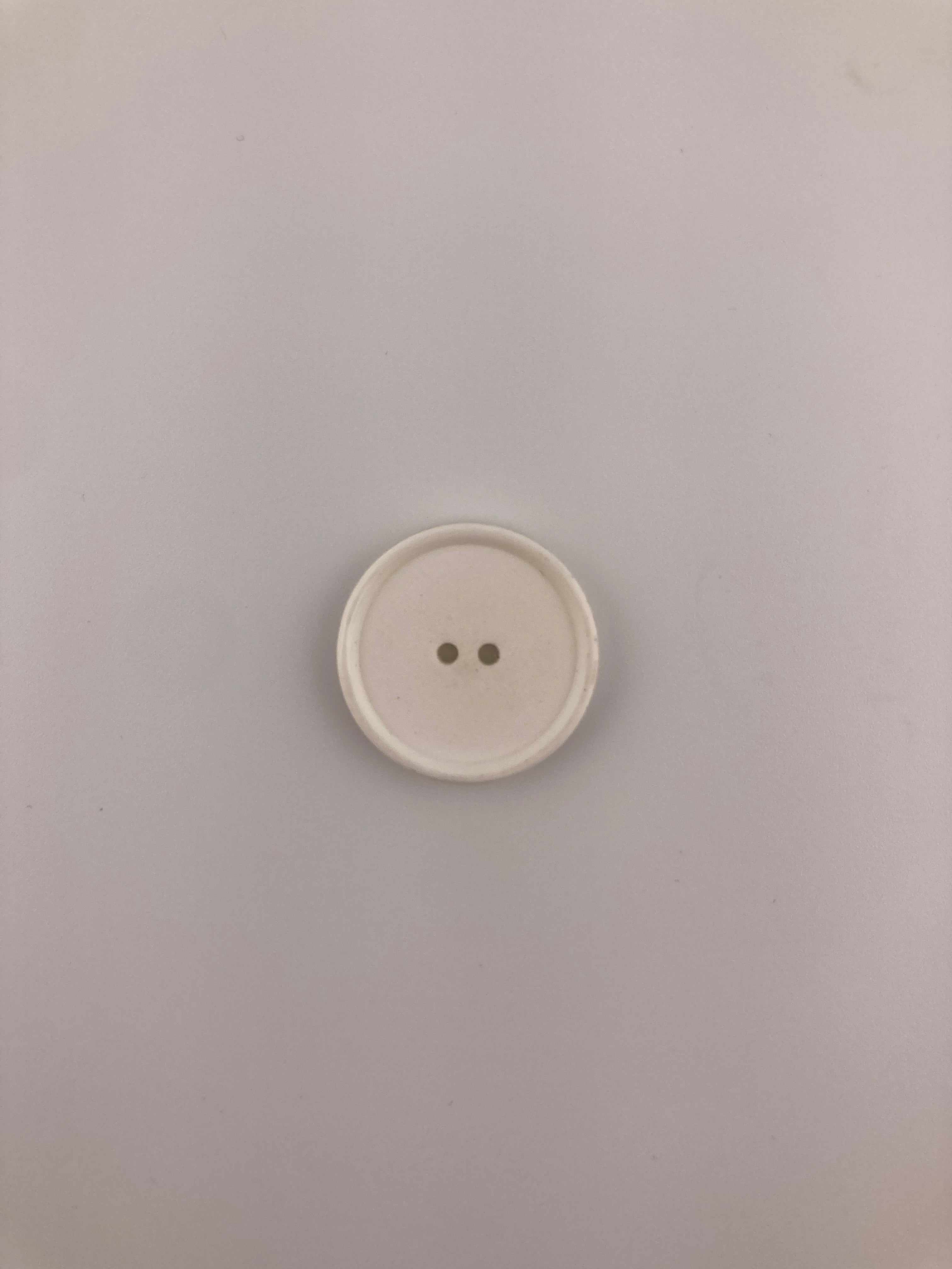 Кнопка кремового цвета, 2 отверстия, 28 мм