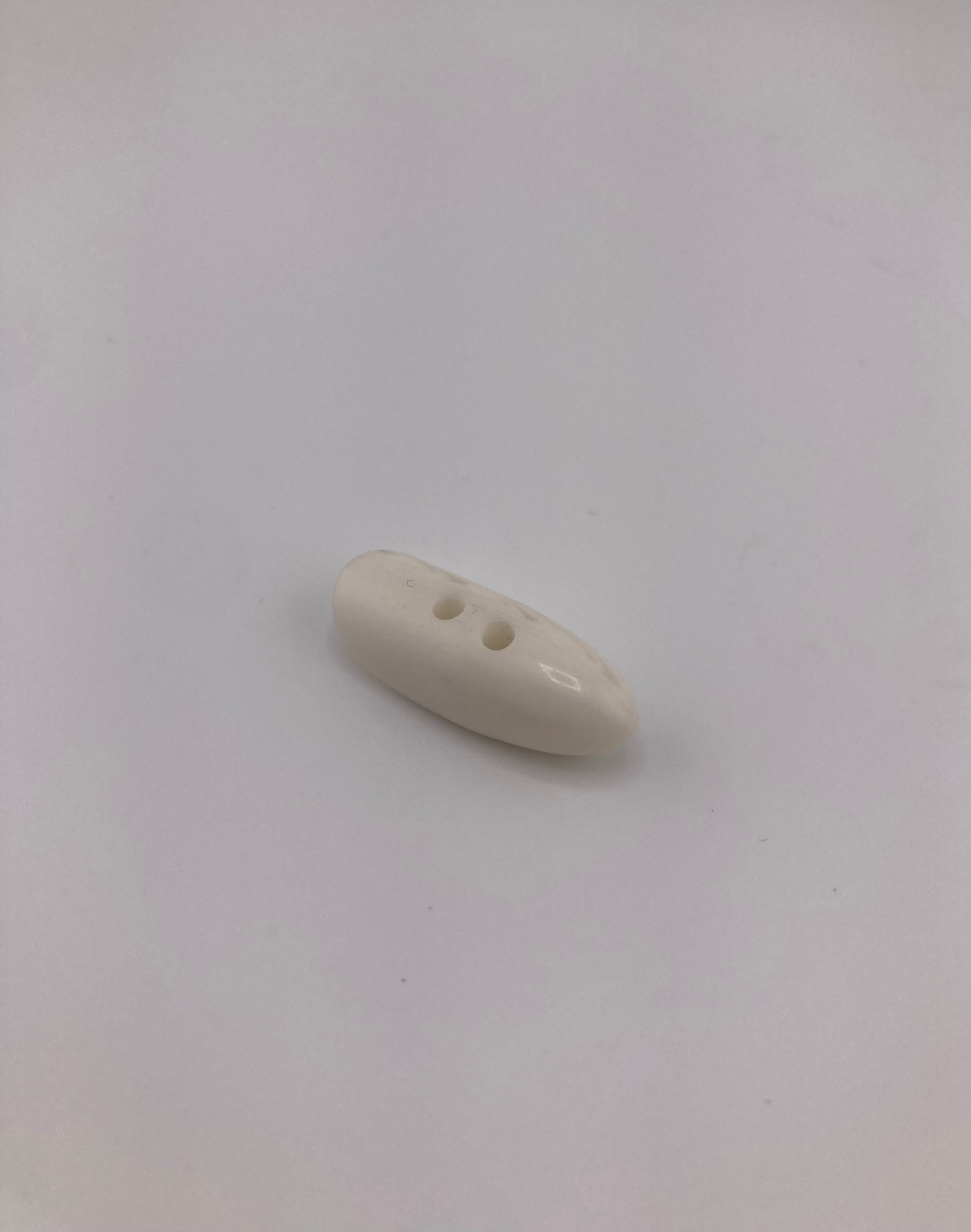 Toggle Button Off-White 33mm x 13mm – 2-Hole | Galedi Pins