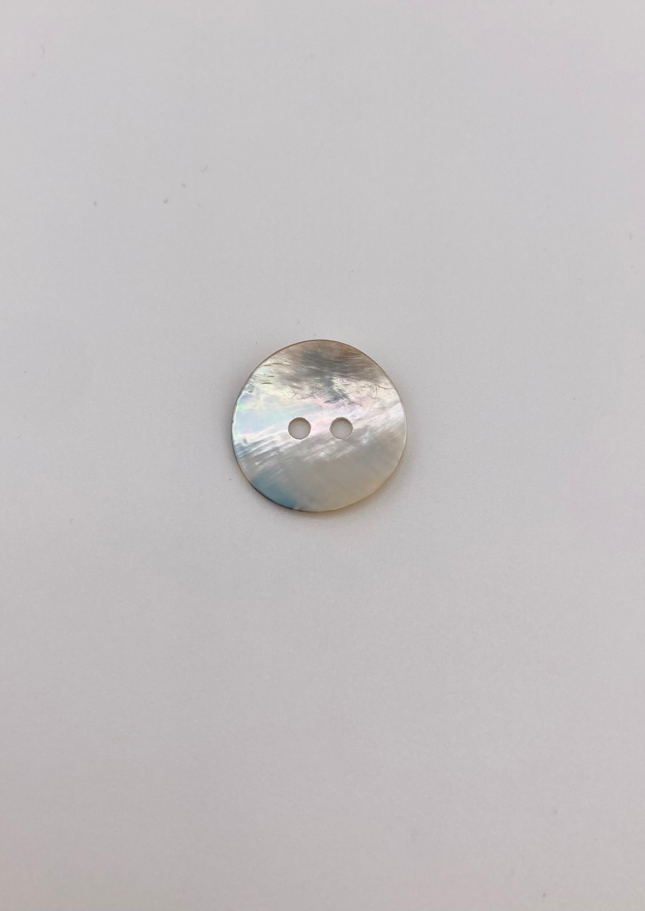 Перламутровая пуговица, 19 мм, 2 отверстия