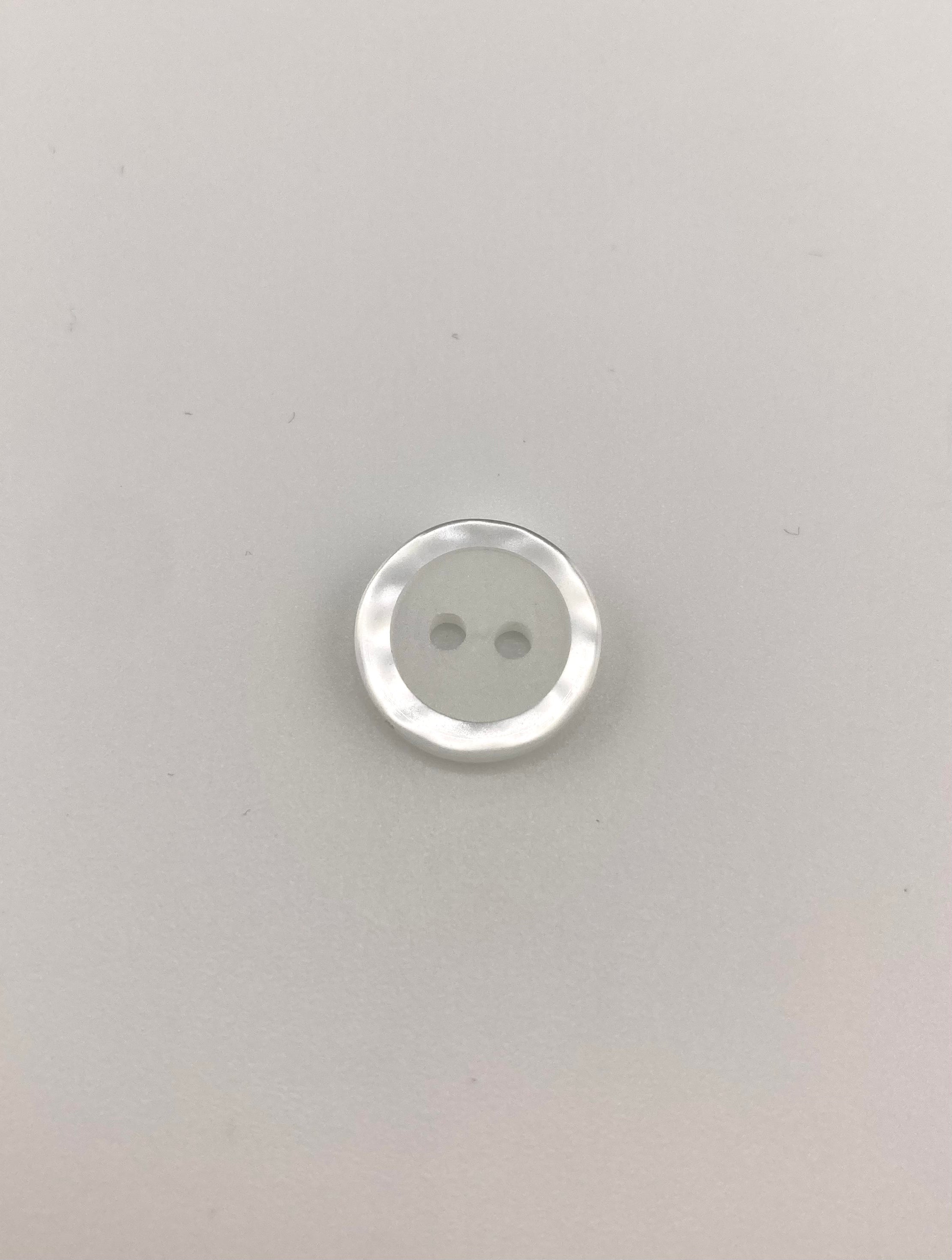 Пуговица с эффектом белого перламутра, 15 мм, 2 отверстия