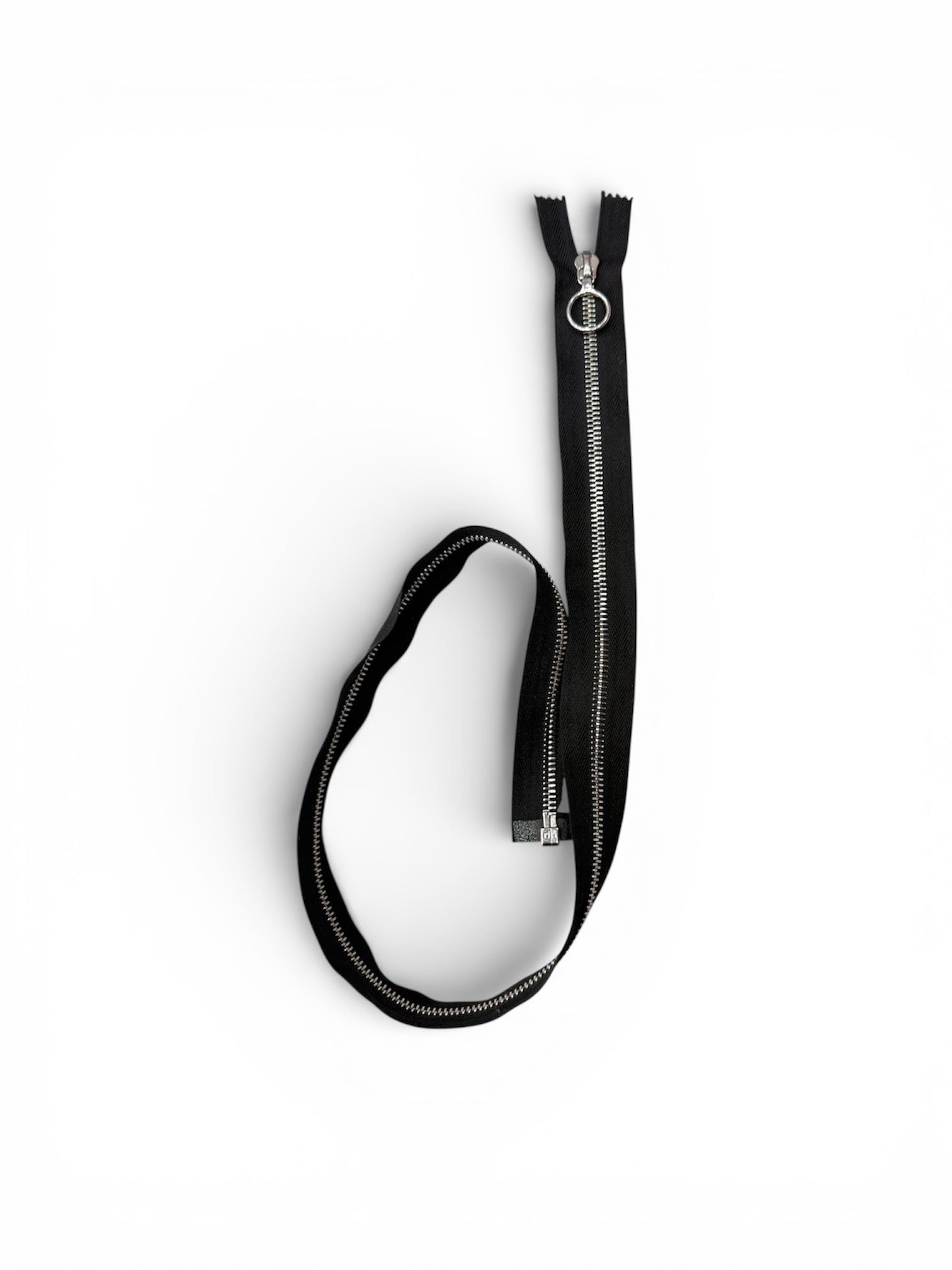 A 75cm Riri M6 silver metal open-end zipper with black tape and a circular ring pull.