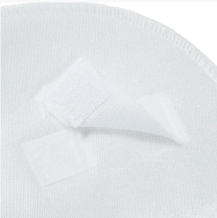 White polyamide shoulder pads with bra strap fastening tabs.