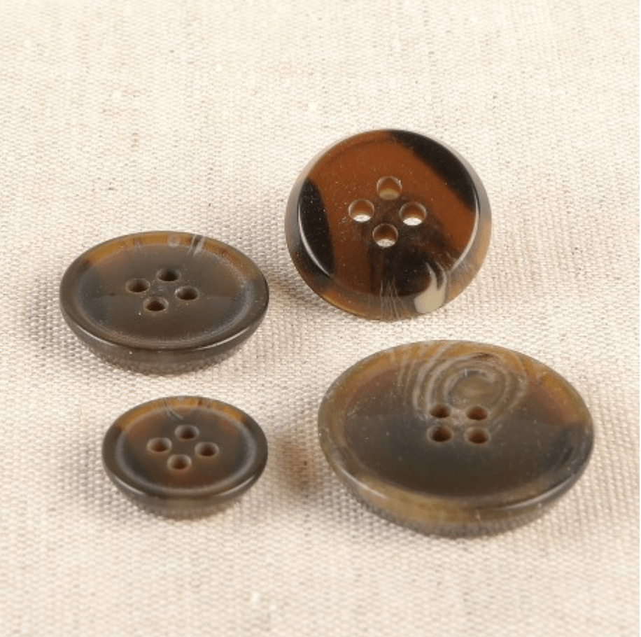 STEPHANOISE Horn Imitation Pes Button, 20mm - Galedi Pins