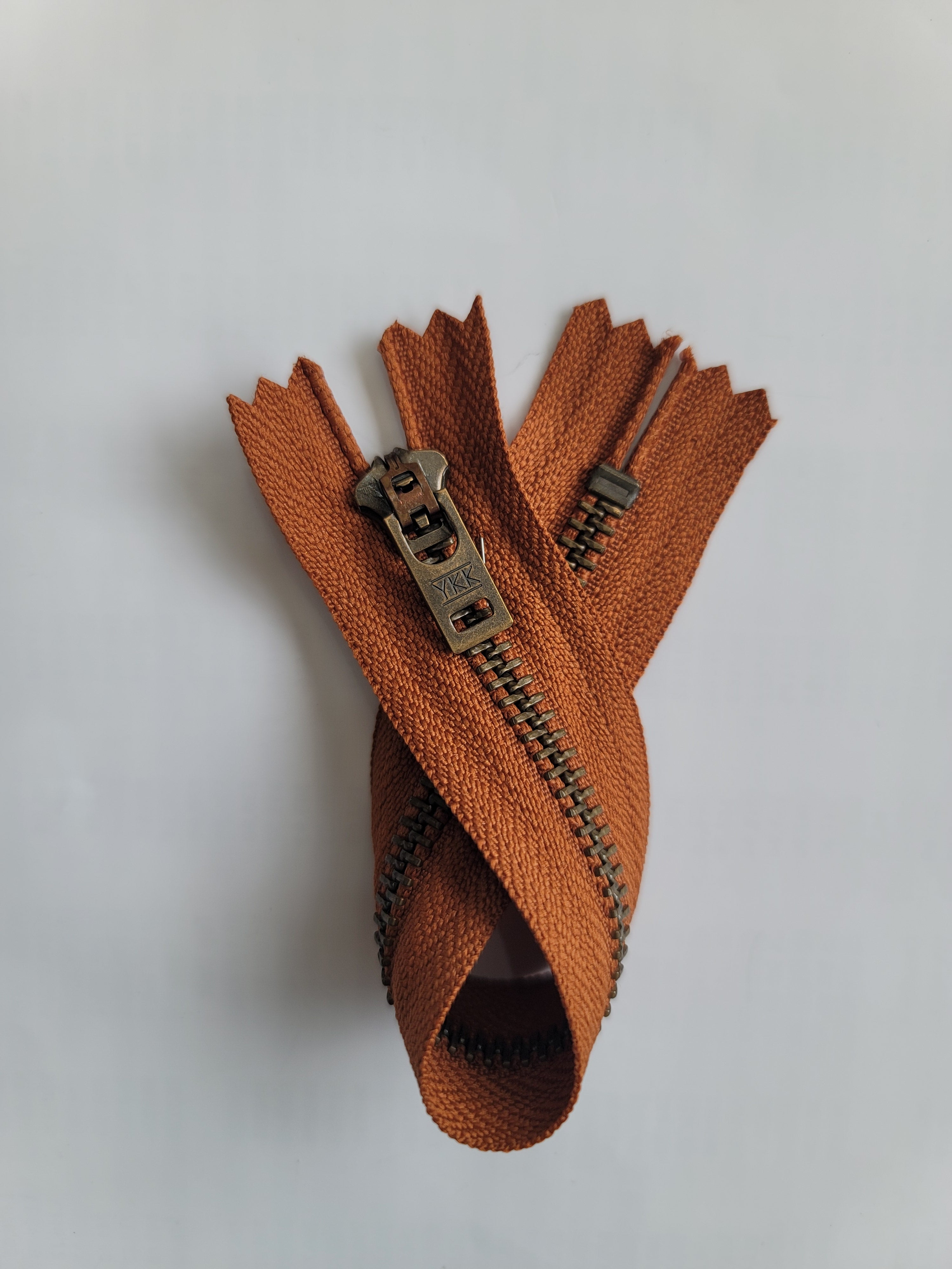 YKK C5 Closed End Zip – 18cm Antique Brass Metal Fastener