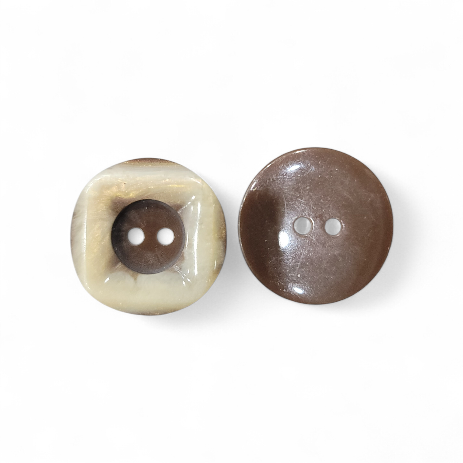 Galedi Pins 28mm 2 Hole Round Button – Square Design, Cream/Brown