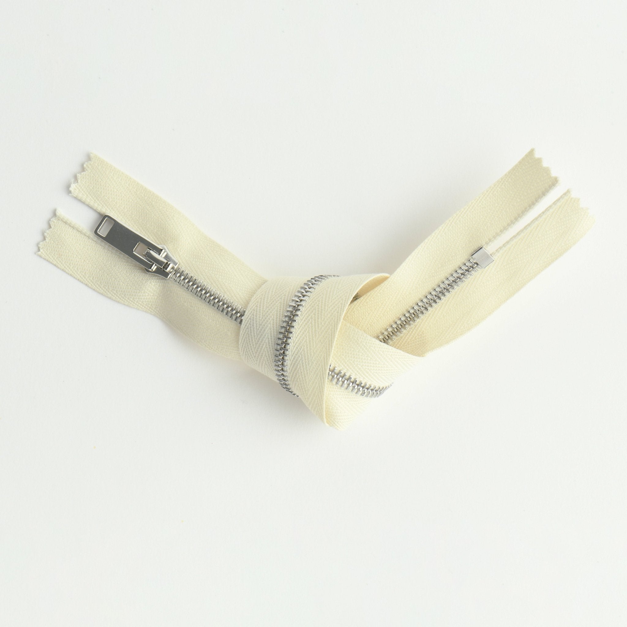 RIRI silver metal, M4, 3T, 24cm closed end zip - Galedi Pins