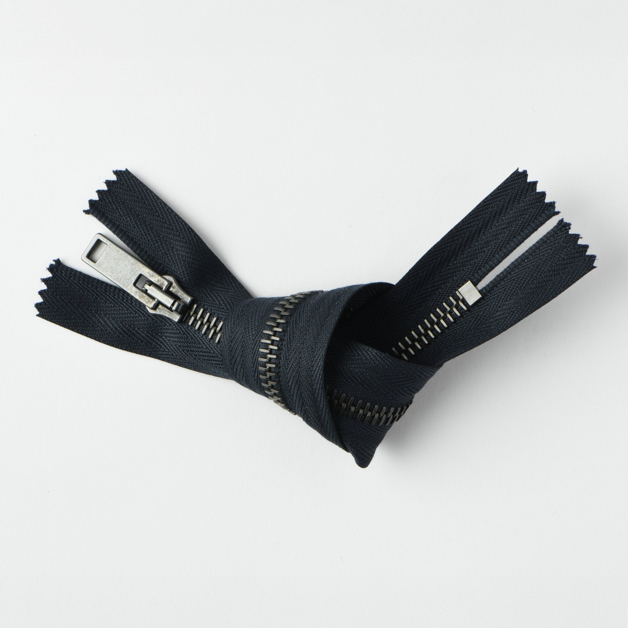 RIRI Silver Metal, M6, 3T, 24cm, Closed end zip - Galedi Pins