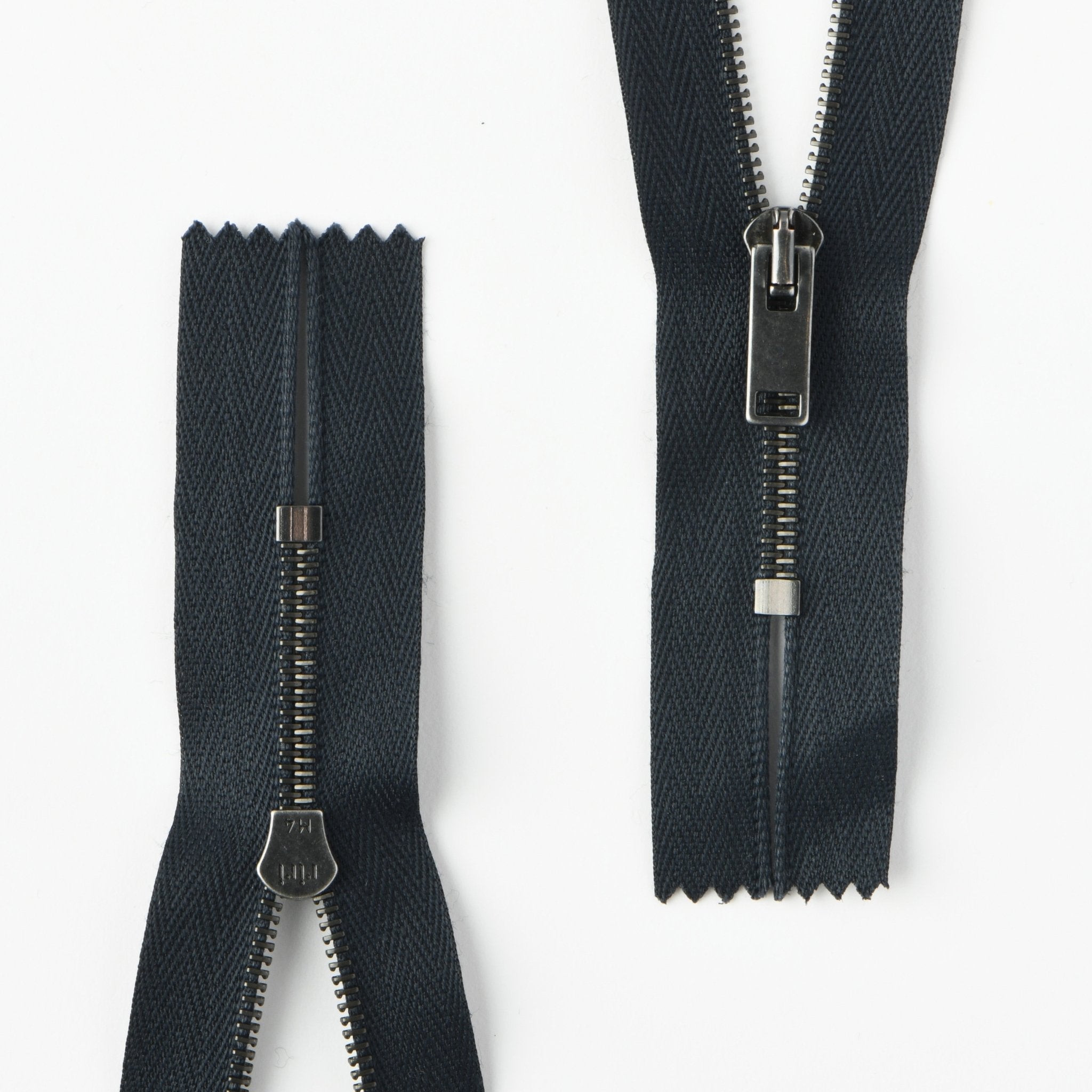 RIRI Black Metal, M4, 3T, 24cm, Closed end zip - Galedi Pins