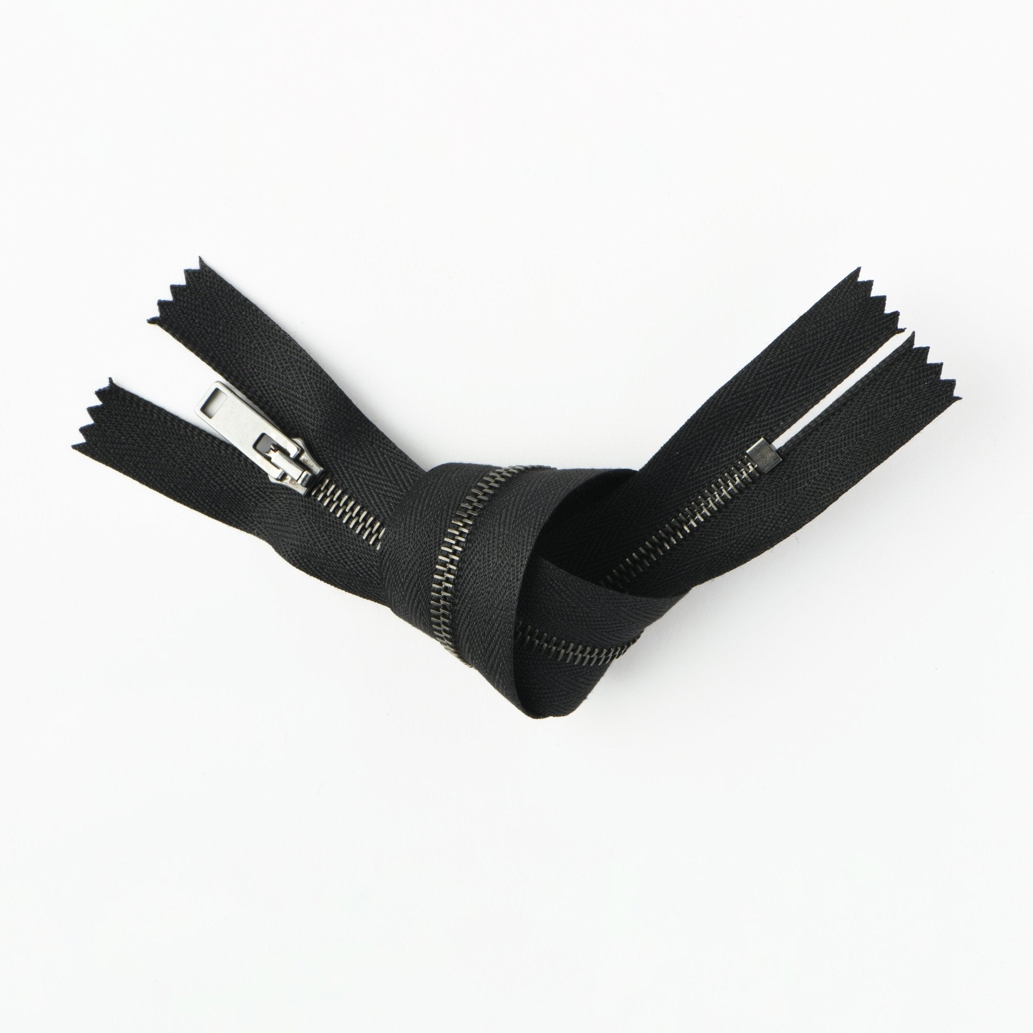 RIRI Black Metal, M4, 3T, 24cm, Closed end zip - Galedi Pins