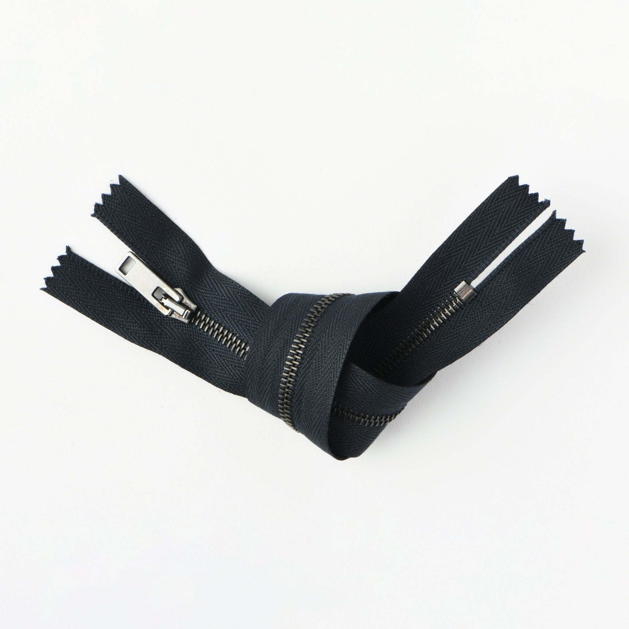 RIRI Black Metal, M4, 3T, 24cm, Closed end zip - Galedi Pins