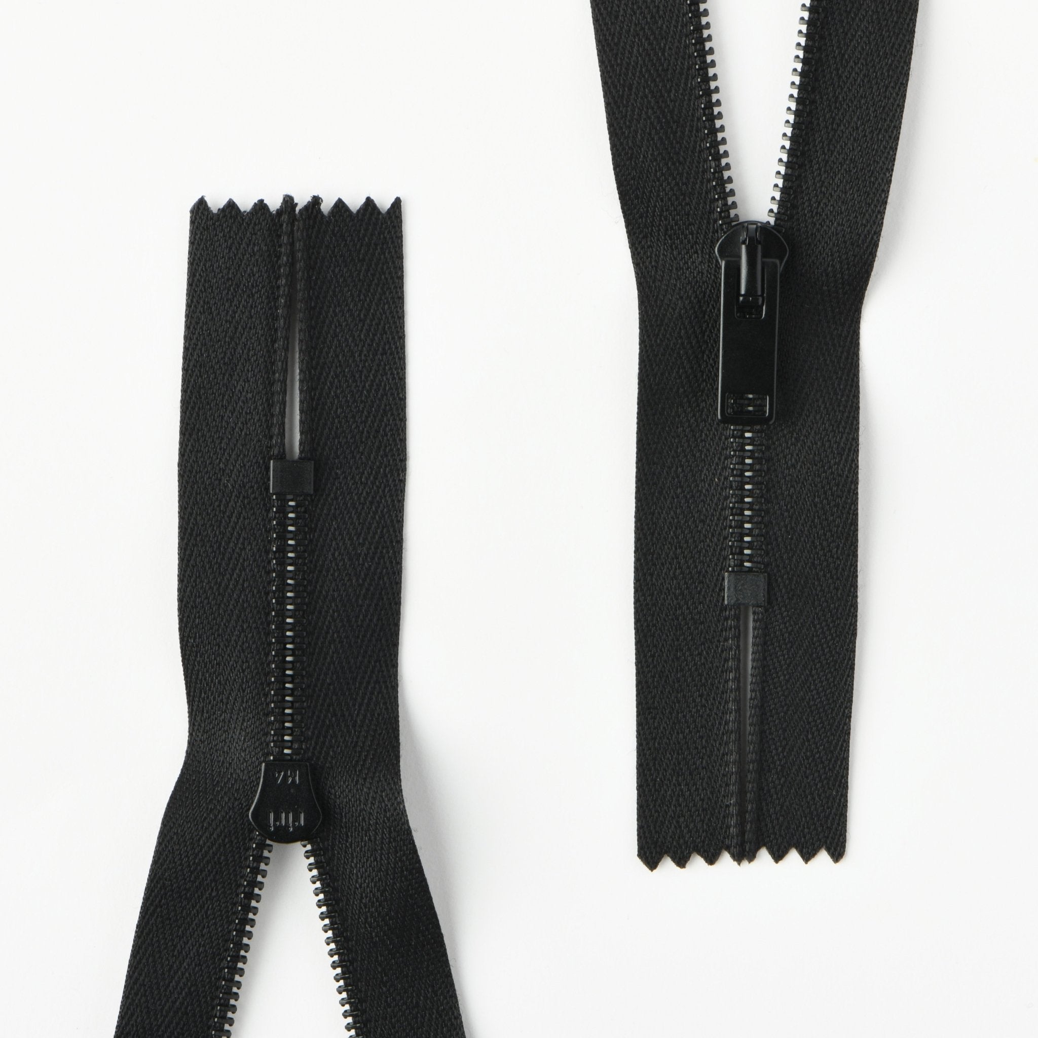 RIRI Black Metal Zip, 24cm, ME4, 3T - Galedi Pins