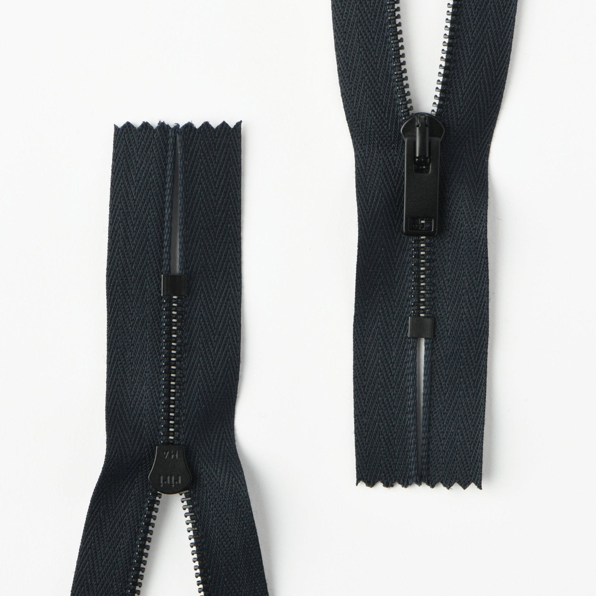 RIRI Black Metal Zip, 24cm, ME4, 3T - Galedi Pins