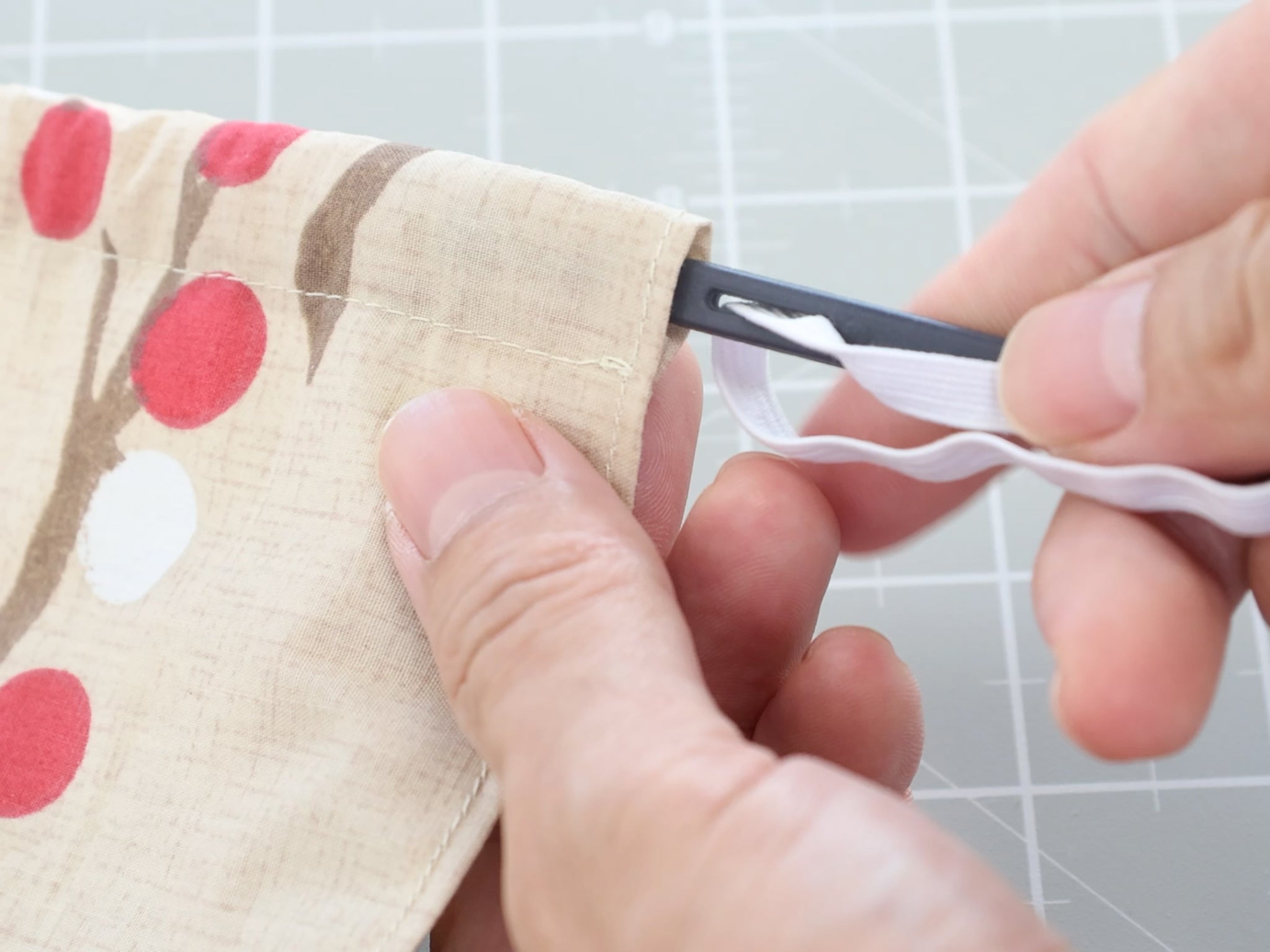 Milward Multi Purpose Sewing Tool – Set of 2 | 15cm Measuring & Threading Aid