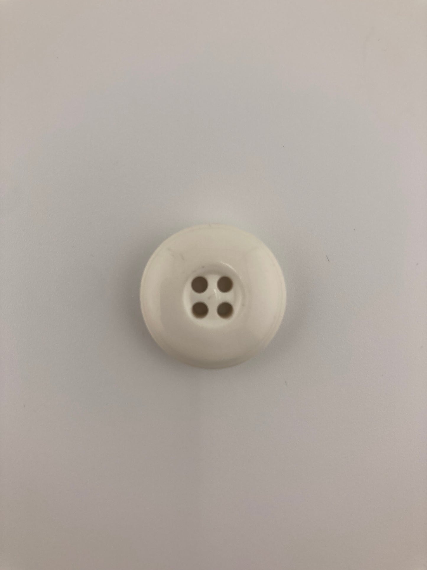 Off-white Button, 4-holes, 24mm