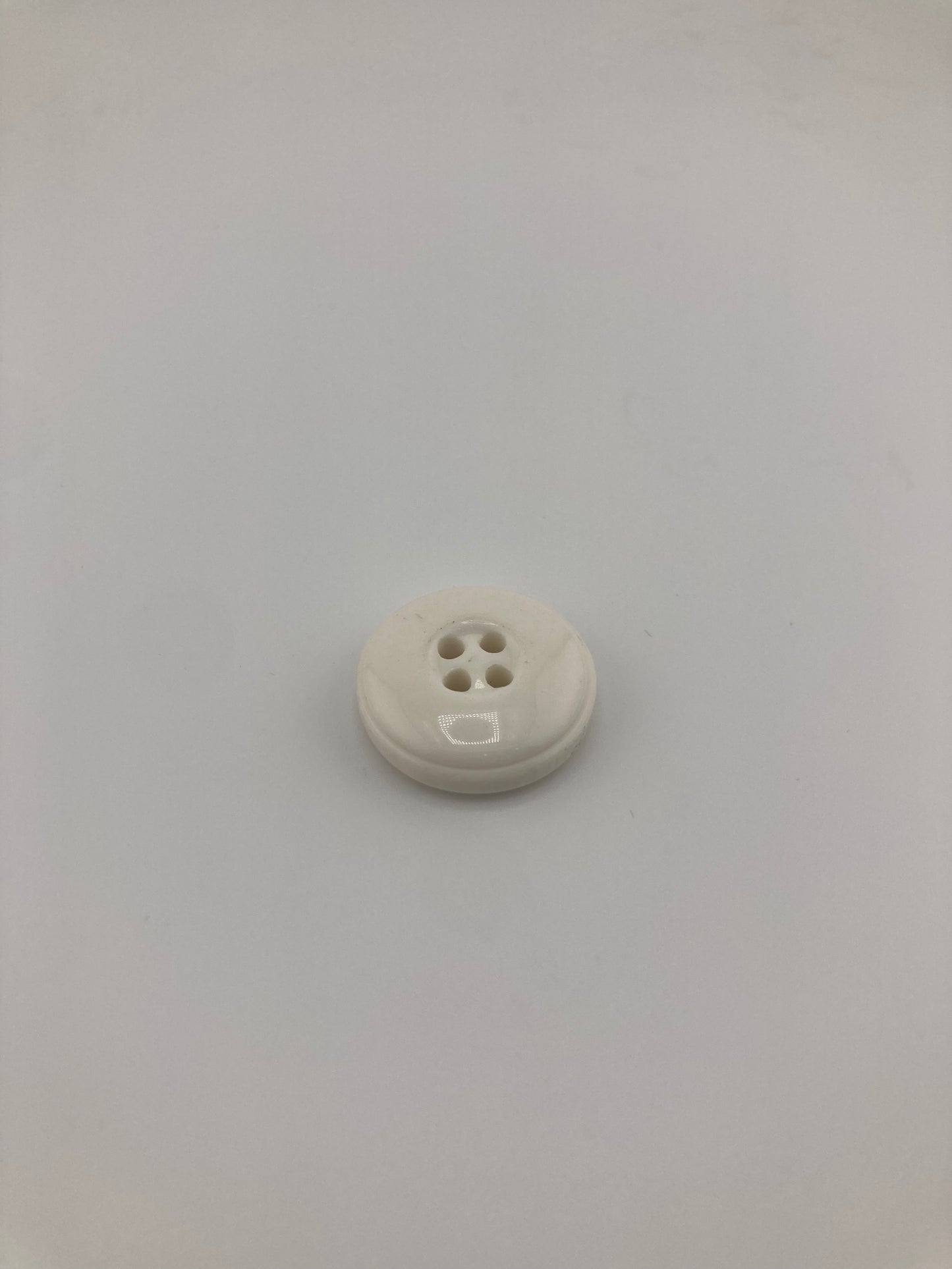 Off-white Button, 4-holes, 24mm