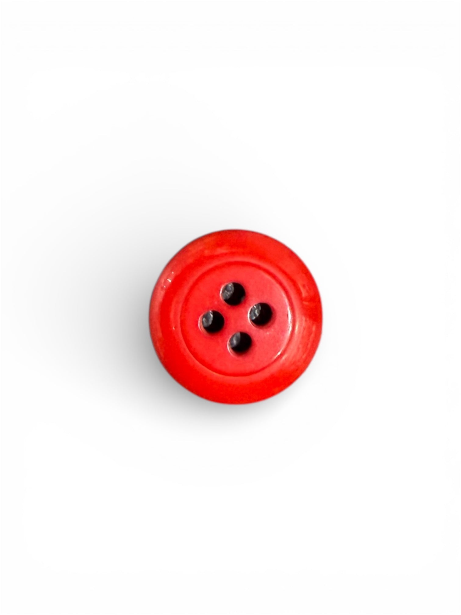 Red round 15mm 4-hole nylon sewing button.