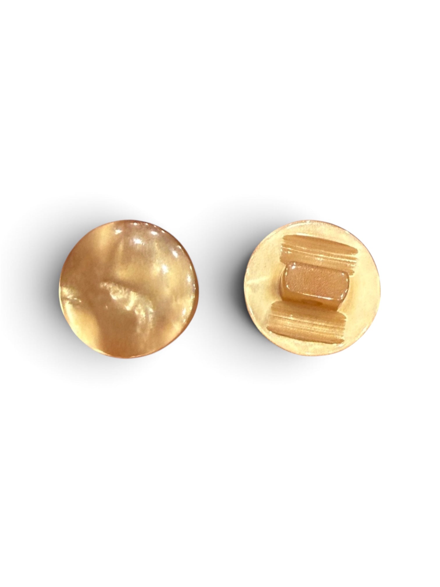 Front and back view of a 14mm round polished tan resin button with a pearlescent finish.