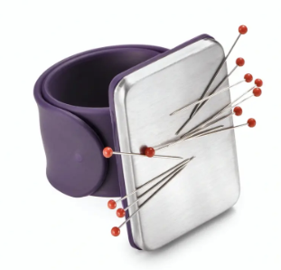 Arm pin cushion magnetic dark violet