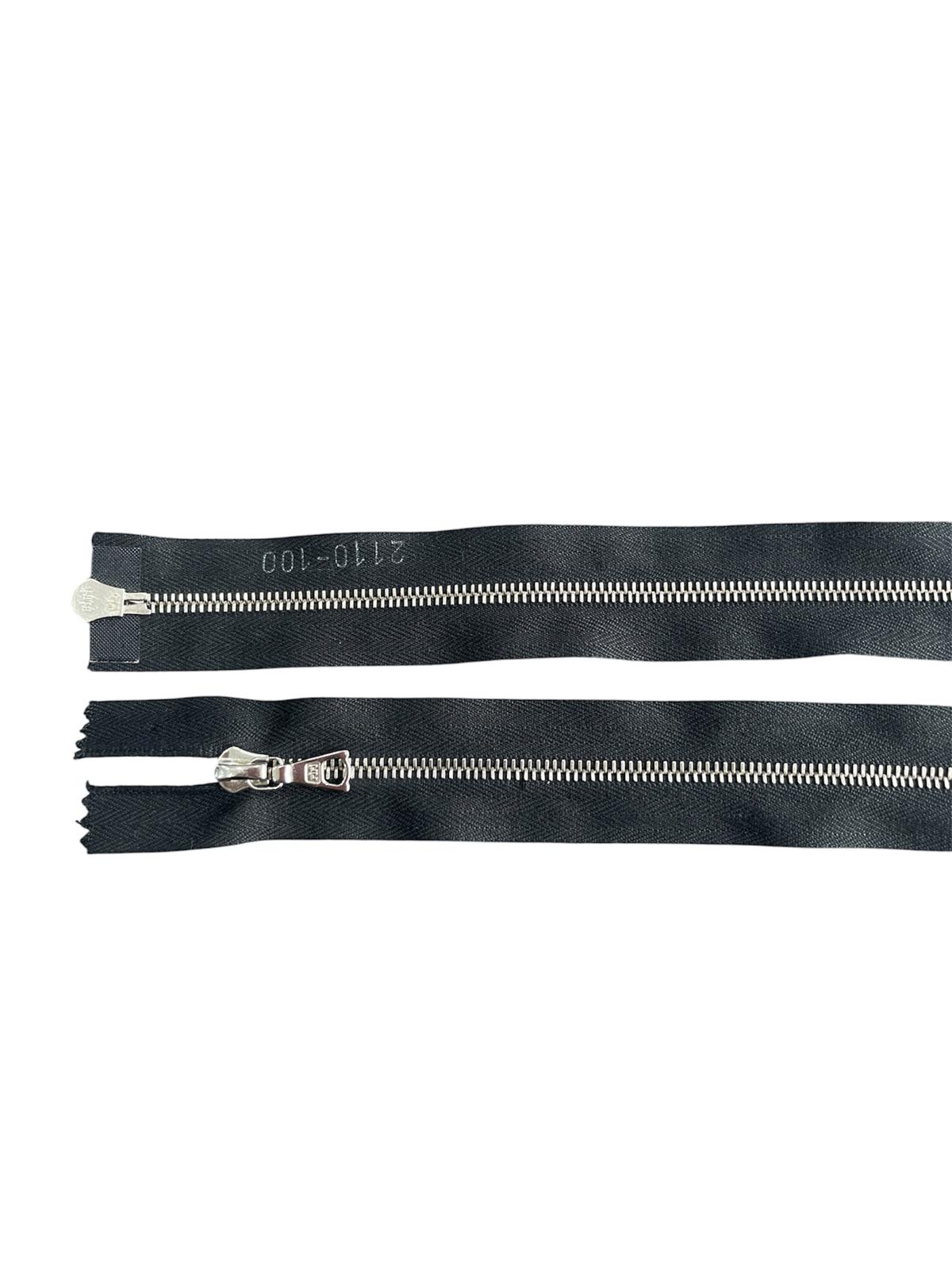 Two-way Riri metal zipper in black with silver teeth and sliders, measuring 107 cm.